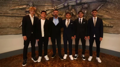 Fenerbahçe'den 5 genç oyuncuya profesyonel sözleşme