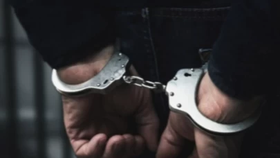 Pendik’te park halindeki otomobilden laptop çalan zanlı tutuklandı