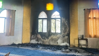 Batı Şeria’da bir cami kundaklandı