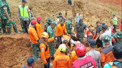 Endonezya’da toprak kayması: 3 ölü, 20 kayıp