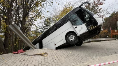 Tur otobüsü şarampole düştü