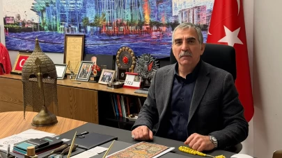 Papa ziyaretinde yaşananlara MHP'li Eyüp Yıldız'dan sert tepki: Peygamber Efendimiz’e bağlılığımız sorgulanamaz