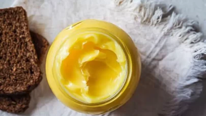 Evde Sade Yağ Yapımı: Gurme Lezzetlerin Gizli Kahramanı! Laktozsuz ve Uzun Ömürlü Yağ Tarifi