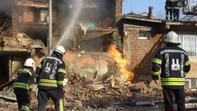 Erzurum'da iki katlı evde doğal gaz patlaması!