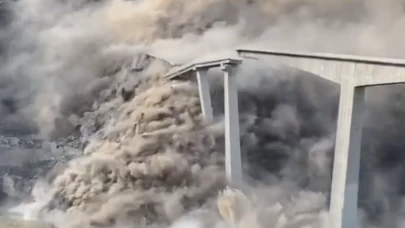 Çin’de yeni yapılan Hongqi Köprüsü çöktü