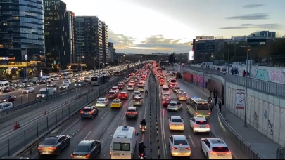 İstanbul'da iş çıkışı trafik rezaleti