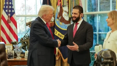Trump’tan Suriye liderine ilginç hediye! İki lider arasındaki esprili diyalog sosyal medyada gündem oldu