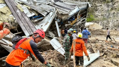 Endonezya'da sel can almaya devam ediyor: 174 ölü