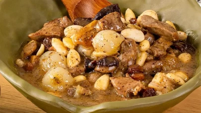 Osmanlı’nın Efsane Lezzeti: Kuzu Etli Mutancana Tarifi Saray Sofralarının Vazgeçilmezi