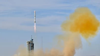 Çin uzaya 3 yeni uydu gönderdi