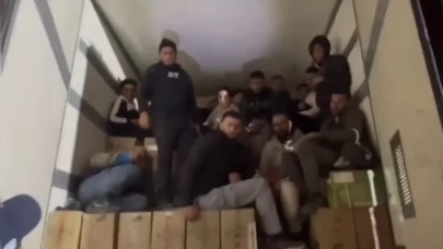 Hatay’da TIR’ın dorsesinde 16 kaçak göçmen yakalandı