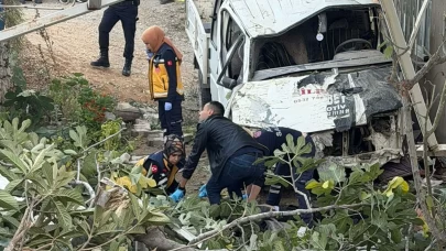 Denizli’de kamyonet evin bahçesine düştü: 1 ölü, 3 yaralı