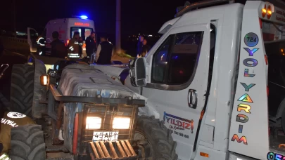 Turgutlu’da traktör ile kamyonet çarpıştı: 3 yaralı