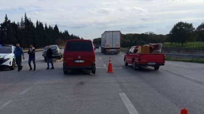 Otomobil ile minibüs kavşakta çarpıştı: 2 yaralı