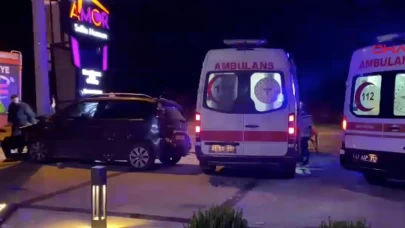 Kocaeli’de hafif ticari araç direğe çarptı: 5 yaralı