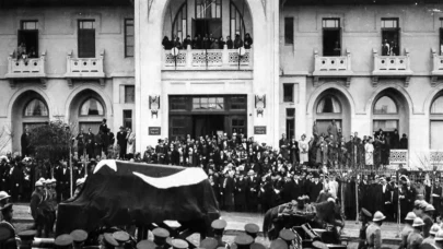 Bir ulusun gözyaşları: Arşiv fotoğraflarında Atatürk’ün ebediyete uğurlanışı