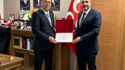 MHP'li İlyas Topsakal'a Bağımlılıkla Mücadele Ödülü