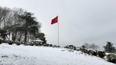 Gece başlayan kar yağışı İstanbul'un yüksek kesimlerinde etkili oldu