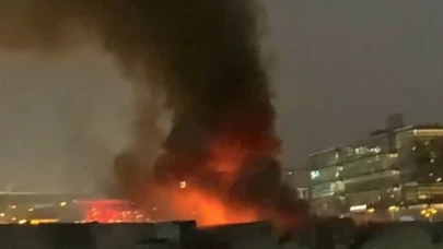 Bakırköy’de kumaş baskı fabrikasında yangın: Alevler 1 saatte kontrol altına alındı