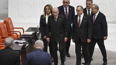 MHP Lideri Devlet Bahçeli TBMM'de bütçe görüşmelerinin son oturumunu yerinden takip etti