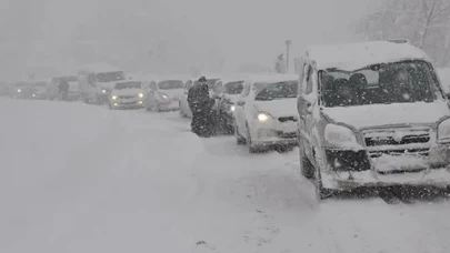 Kar ve tipi nedeniyle bazı yollar ulaşıma kapandı