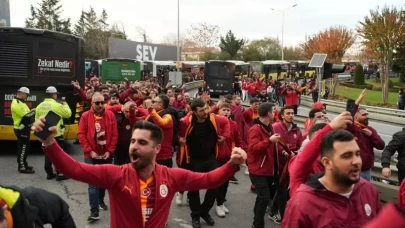 Galatasaray taraftarları derbi için stada geldi