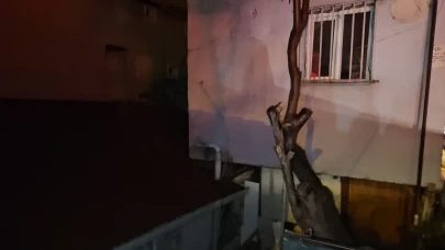 Sarıyer’de facianın eşiğinden dönüldü! Kayan bina gecekondunun üzerine oturdu