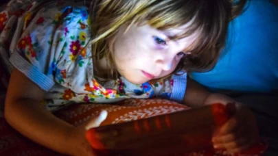 Çocuğunuz ekrana fazla maruz kalıyorsa dikkat!
