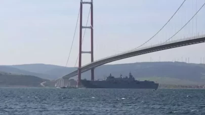 Çanakkale Boğazı’nda konteyner gemisi arızalandı