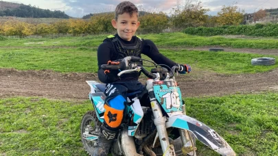 Minik sporcu Poyraz Kalender motokrosta Türkiye şampiyonu oldu