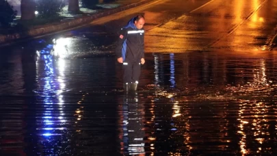 Bodrum’u gece vuran sağanak felaketi: Duvar çöktü, yollar göle döndü