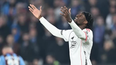 Beşiktaş bir büyük maçta daha skoru koruyamadı