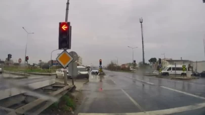Büyükçekmece’de kırmızı ışık ihlali kazaya yol açtı