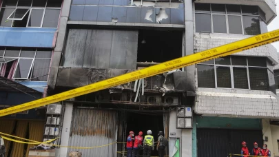 Endonezya'da 7 katlı binada yangın: 22 ölü