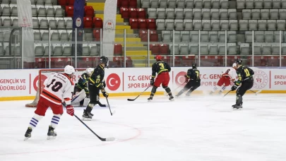 Erzurum’da Buz Hokeyi Kış Spor Oyunları tamamlandı