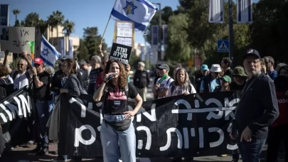 Netanyahu'nun af talebi İsrail'i karıştırdı