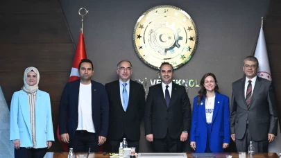 Bakan Kacır, TÜBİTAK destekli Türk akademisyenlerin uluslararası başarısını tebrik etti