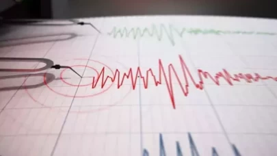 Antalya'da 4.9 büyüklüğünde deprem!