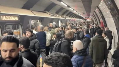 İstanbul’da ulaşım aksadı! M2 hattında seferler tek yönden yapılıyor