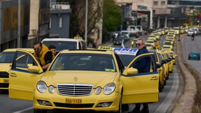 Yunanistan'da taksiciler kontak kapattı