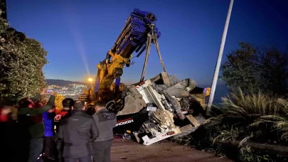 Bursa’da korkutan olay: İş makinesi vinçten düştü!