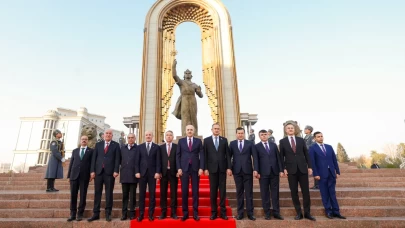 TBMM Başkanı Kurtulmuş, Duşanbe'deki İsmail Somoni Anıtı'na çelenk bıraktı