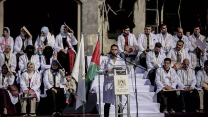 Gazze'de 170 doktor için mezuniyet töreni düzenlendi