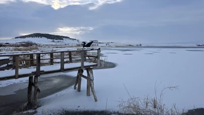 Sivas’ta soğuk hava etkisini artırdı: Hafik Gölü beyaza büründü