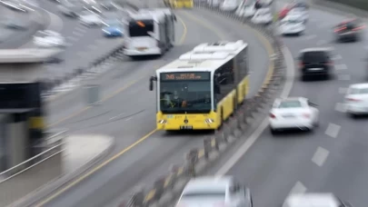 Avcılar metrobüsünde arıza! Yolcular saatlerce durakta kaldı