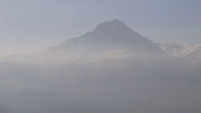 Sis Iğdır’ı esir aldı! Tekelti Dağı gözden kayboldu