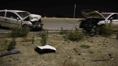 Hatay’da feci kaza: Araçlar kullanılamaz hale geldi