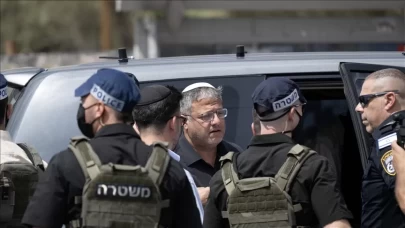 İsrail'in güneyindeki Necef bölgesinde bedeviler, Ben-Gvir'i taşladı