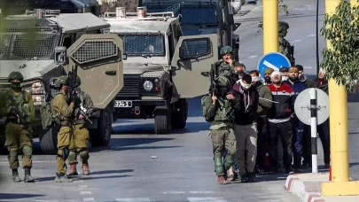 Soykırımcı İsrail ordusu Batı Şeria ve Doğu Kudüs’te 40 Filistinliyi gözaltına aldı