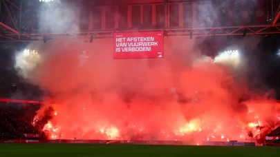 Ajax–Groningen maçı tatil edildi